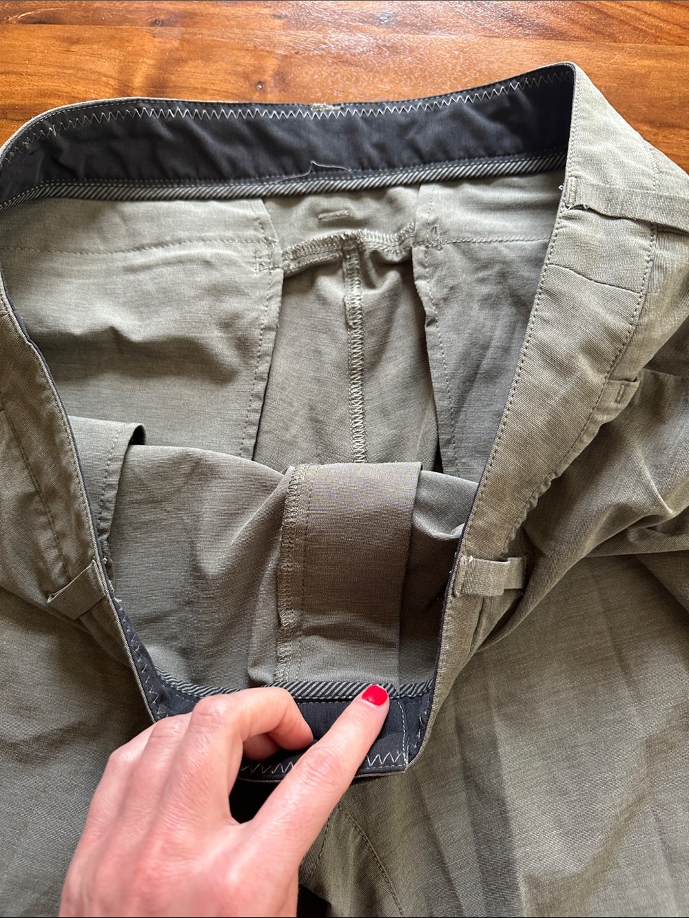 Vuori Aim Shorts Men’s in Gray Chino - Picture 8 of 10